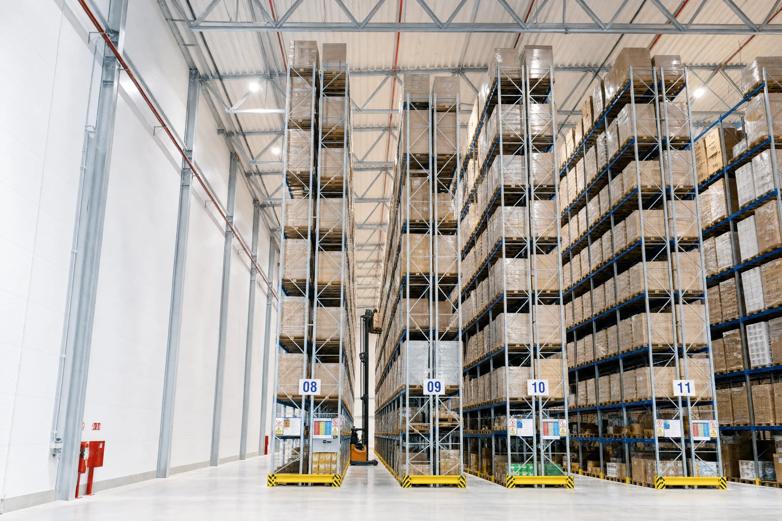 High-bay warehouse halls — SPARKZ
