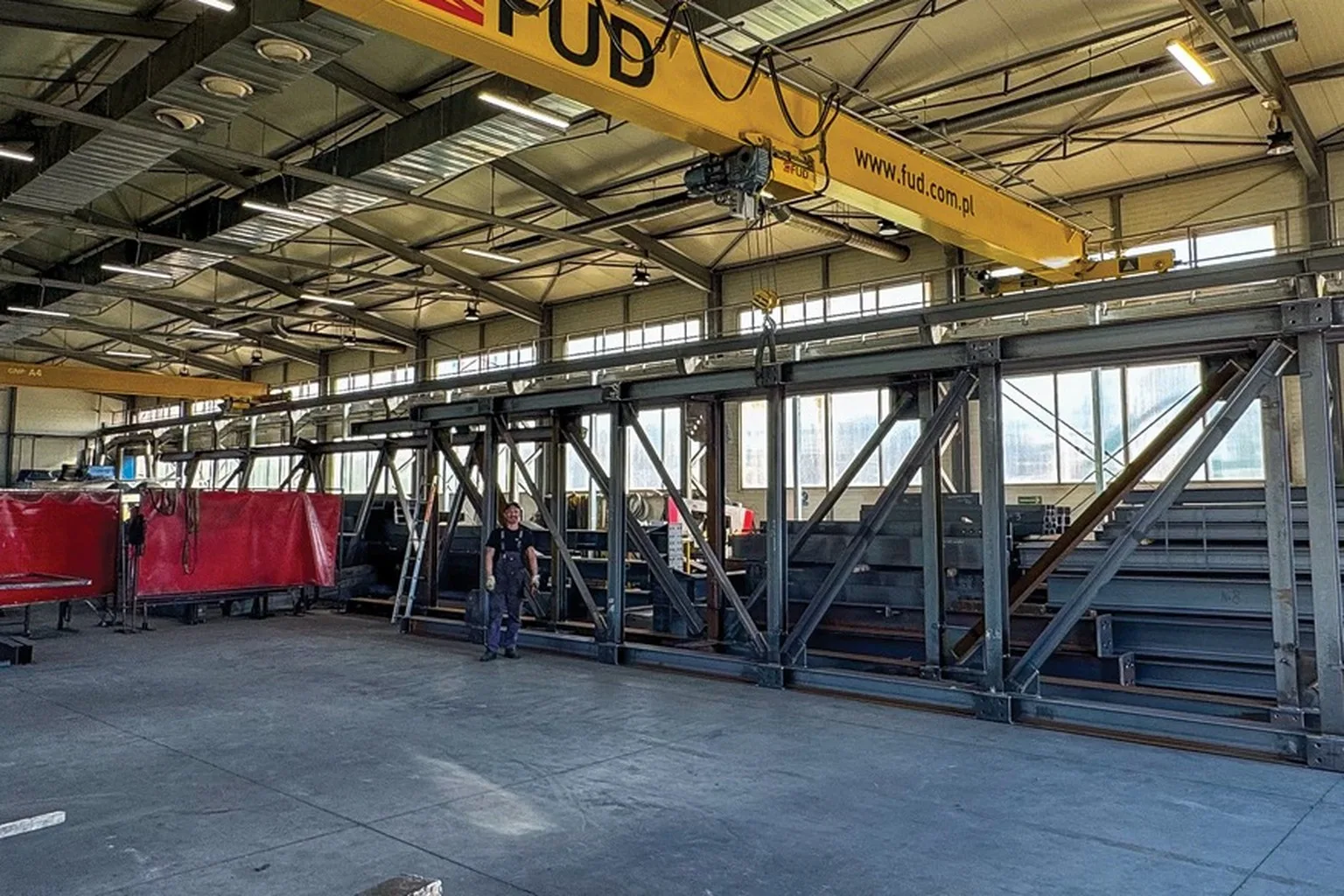 Konstrukcje ponadgabarytowe, produkcja elementów o wielkich rozpiętościach