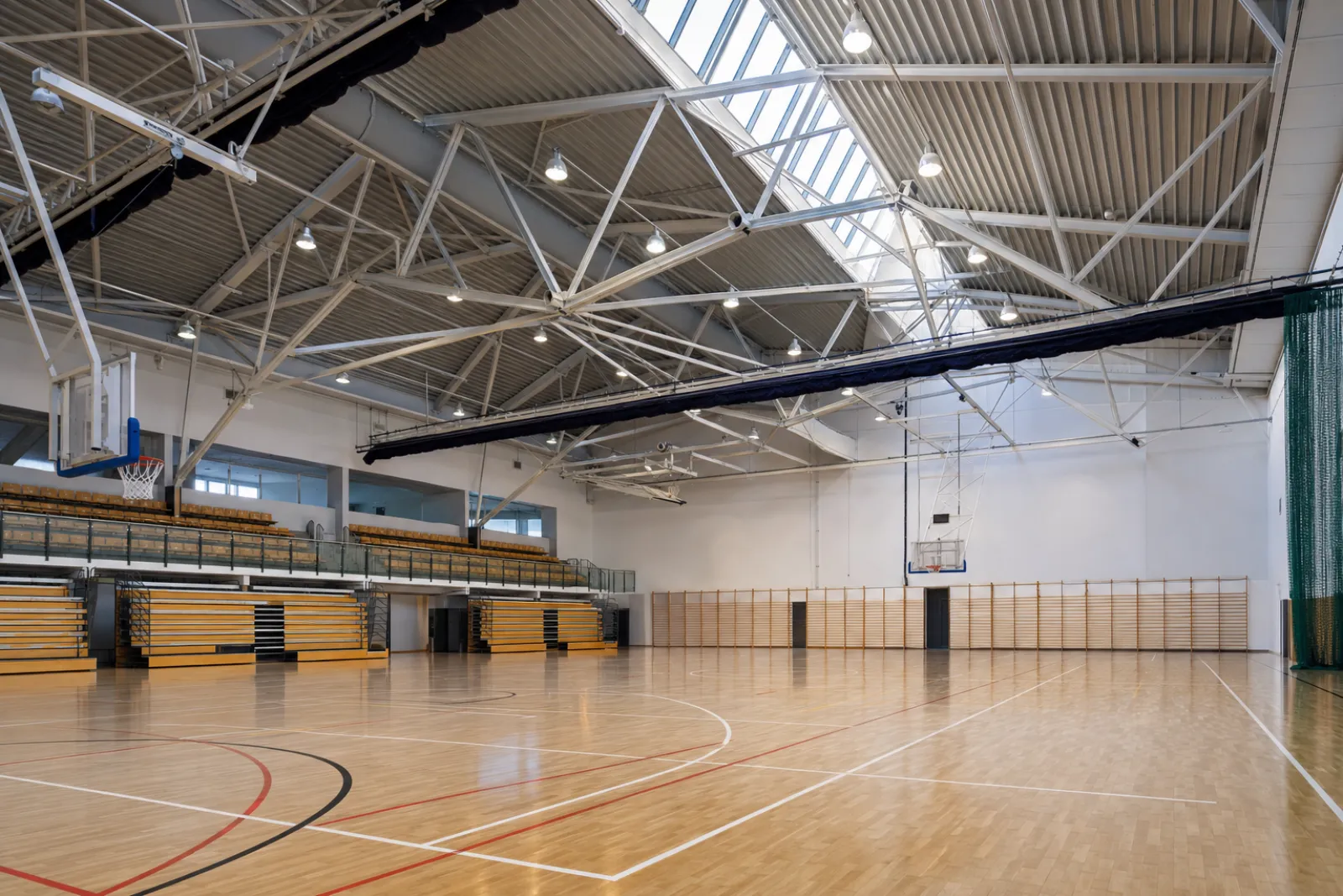 Budowa hali sportowej — jak zaplanować obiekt pod sport i rekreację